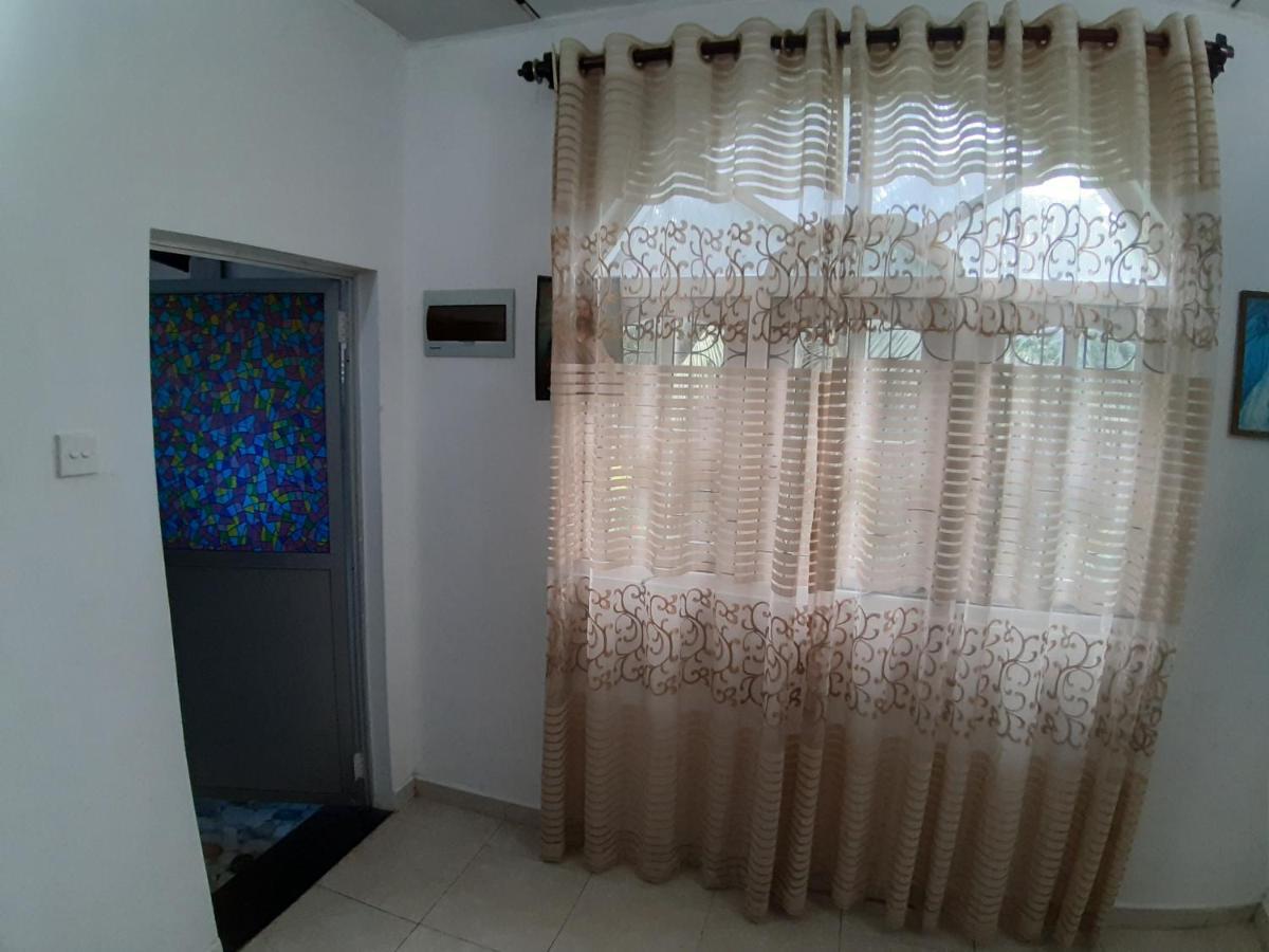 Hellen Homestay Негомбо Екстер'єр фото