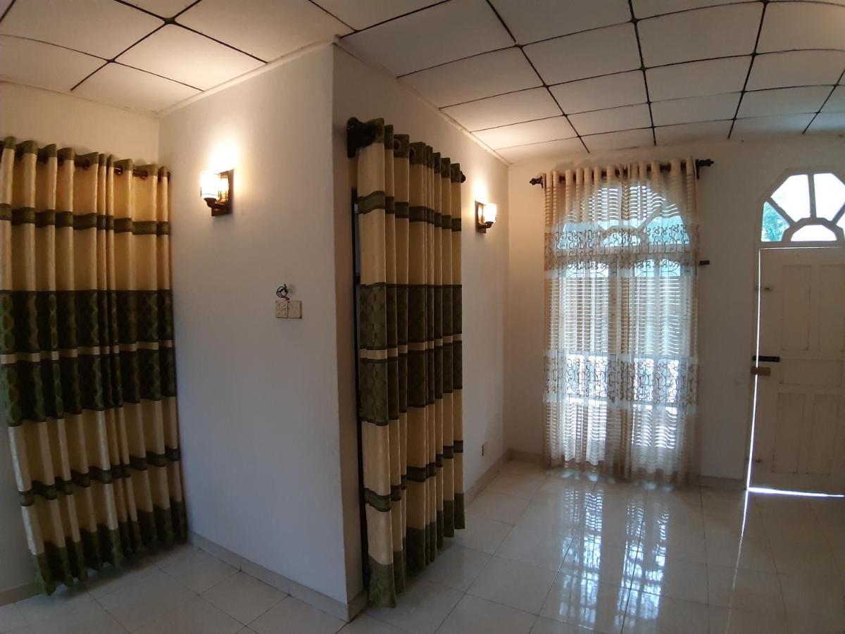Hellen Homestay Негомбо Екстер'єр фото