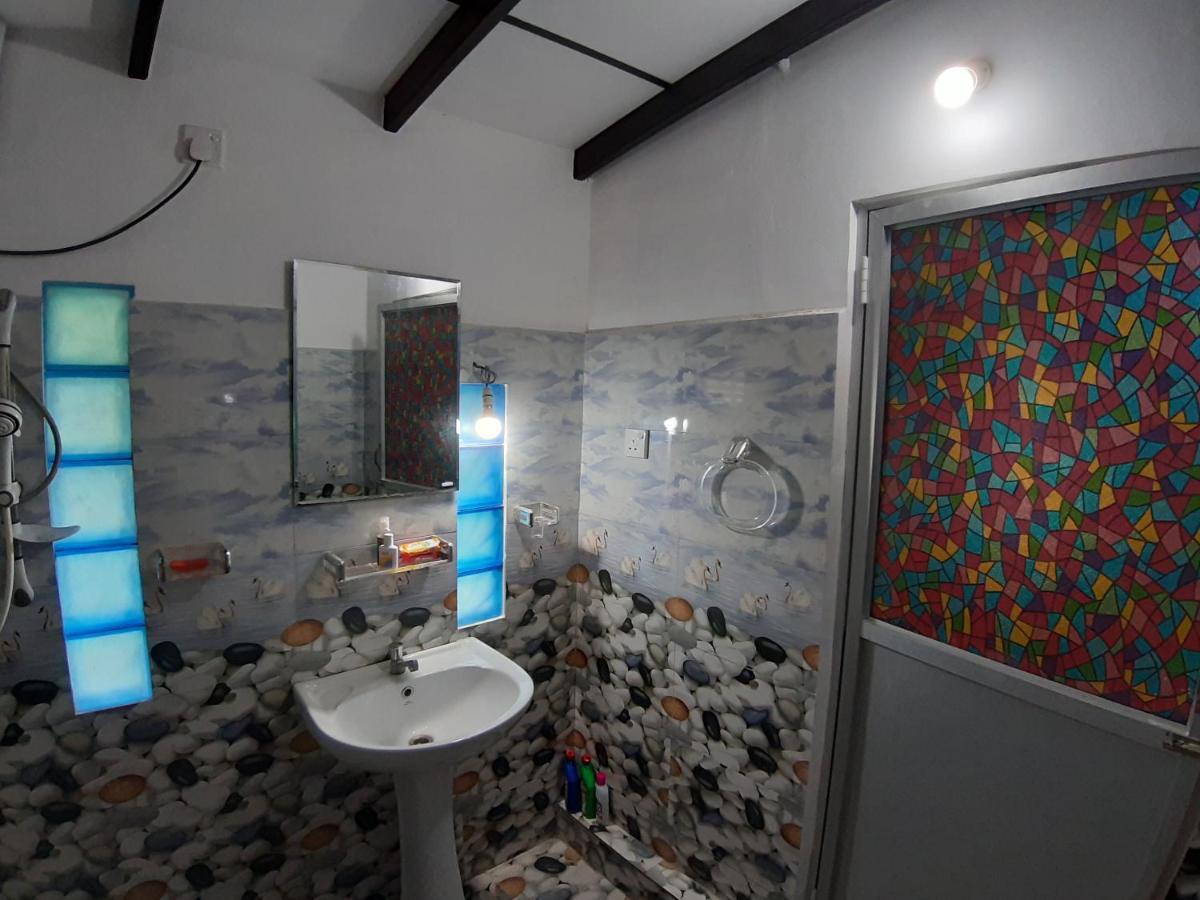 Hellen Homestay Негомбо Екстер'єр фото