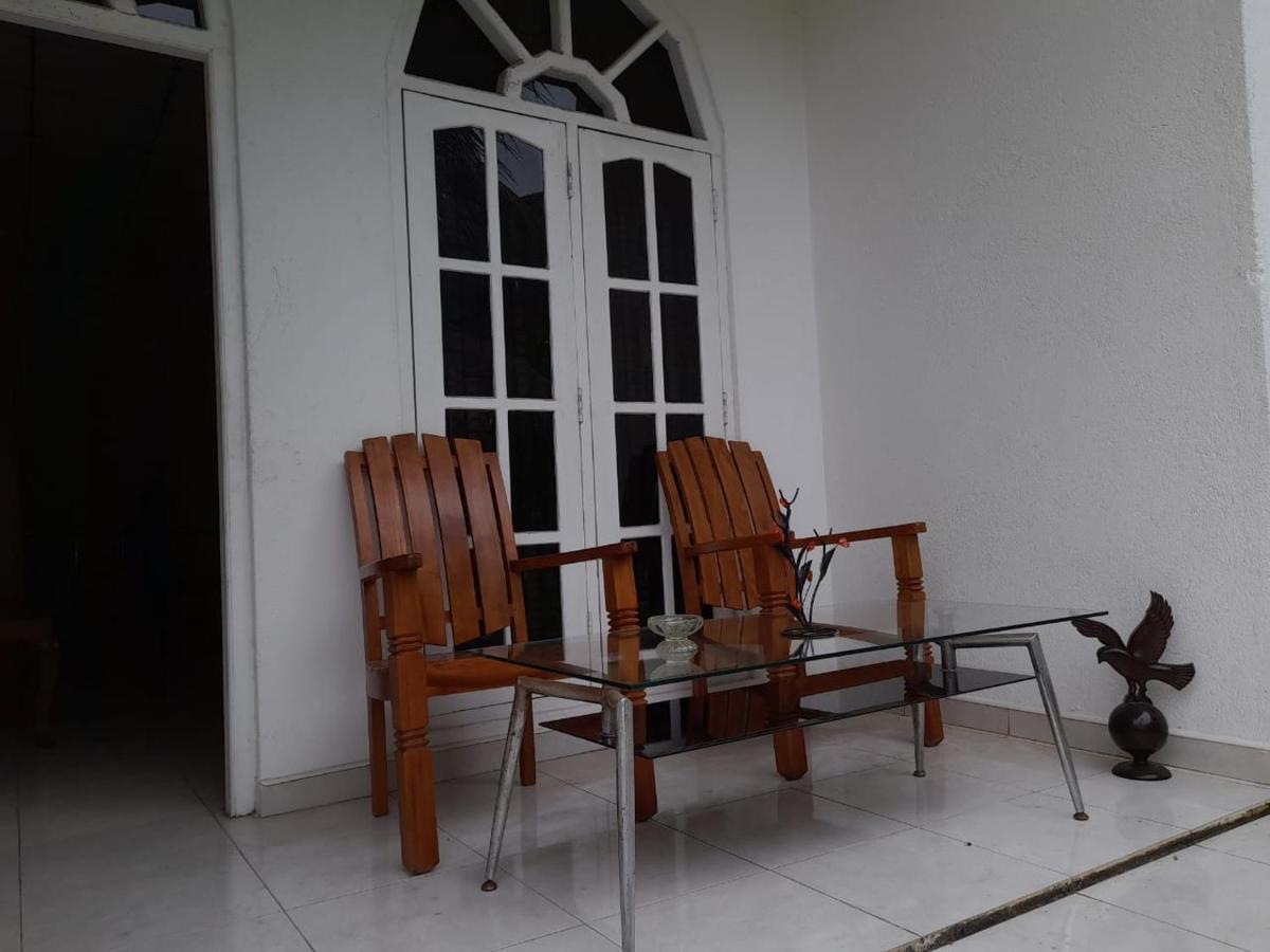 Hellen Homestay Негомбо Екстер'єр фото