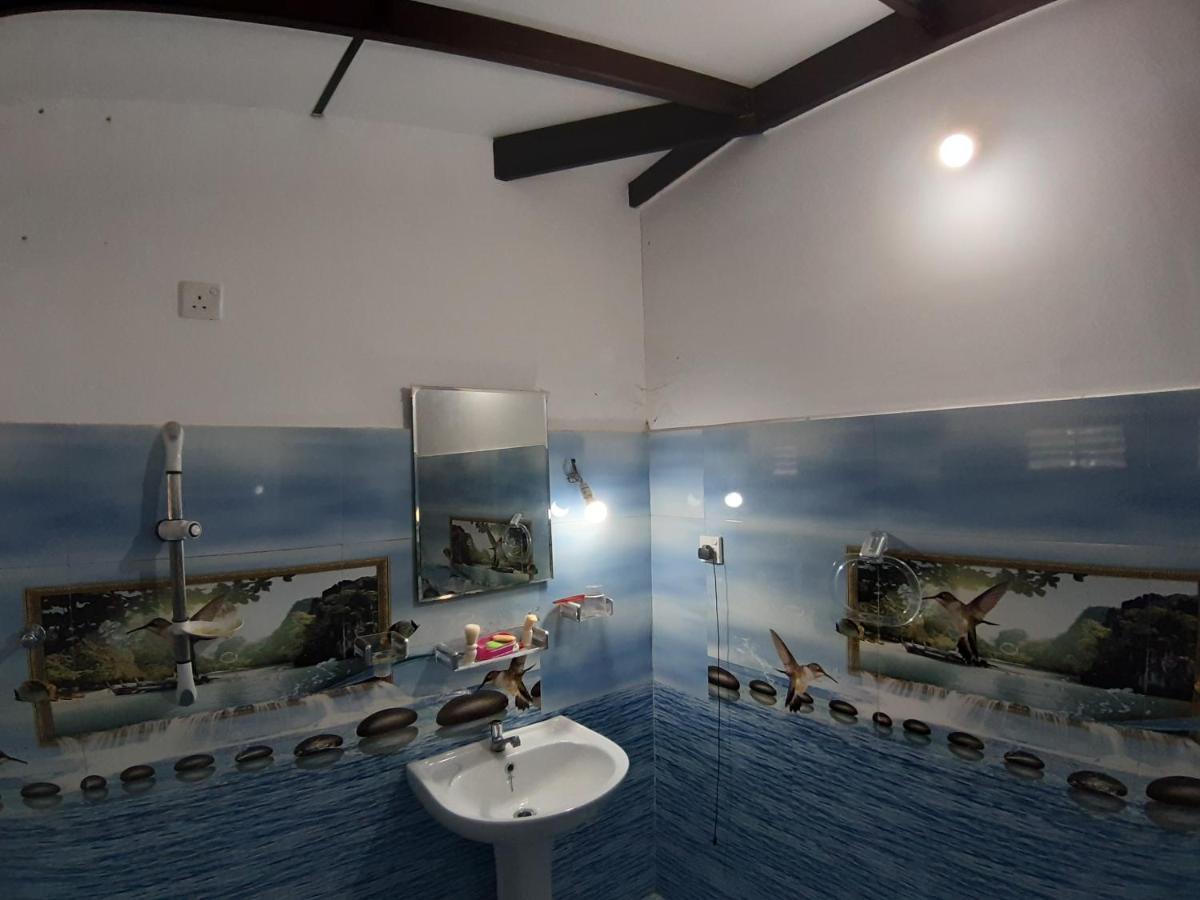 Hellen Homestay Негомбо Екстер'єр фото