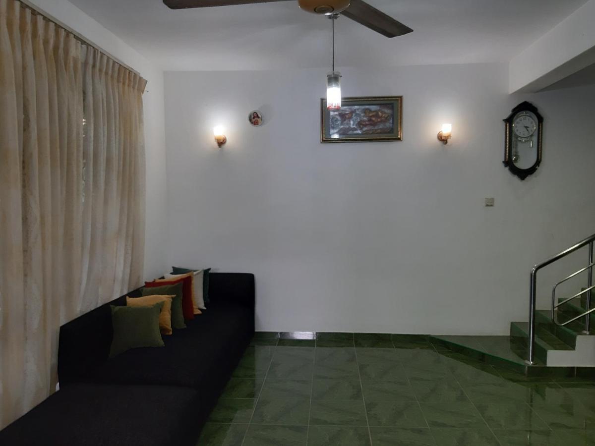 Hellen Homestay Негомбо Екстер'єр фото