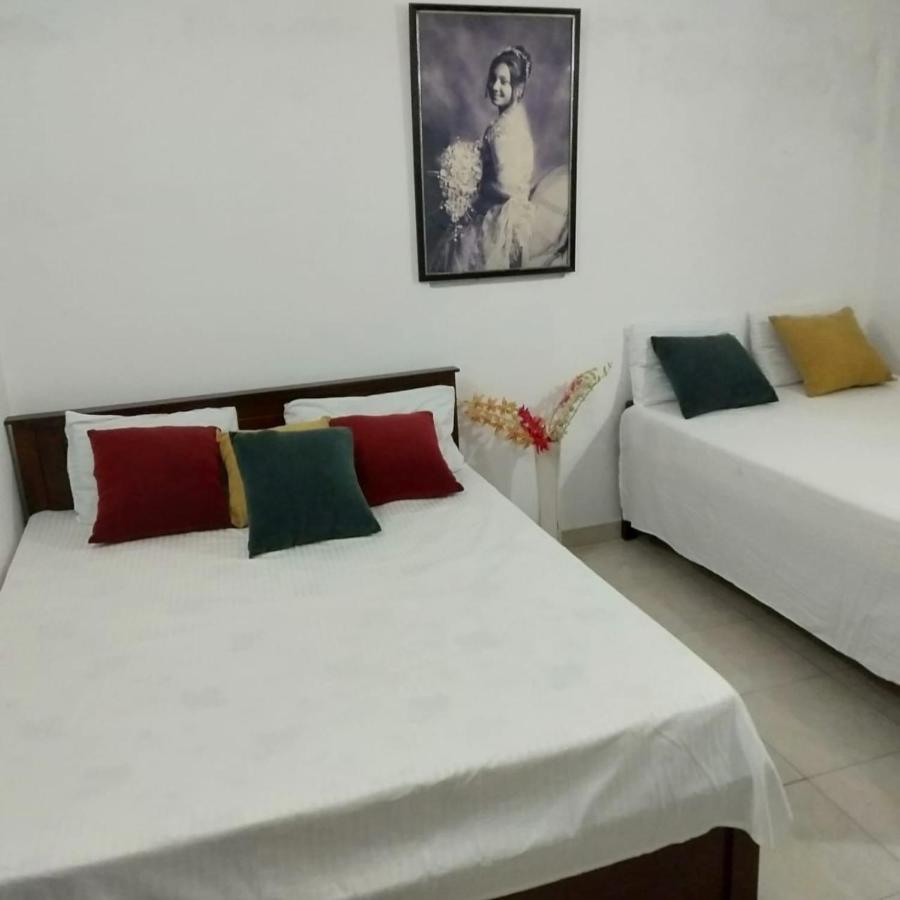Hellen Homestay Негомбо Екстер'єр фото