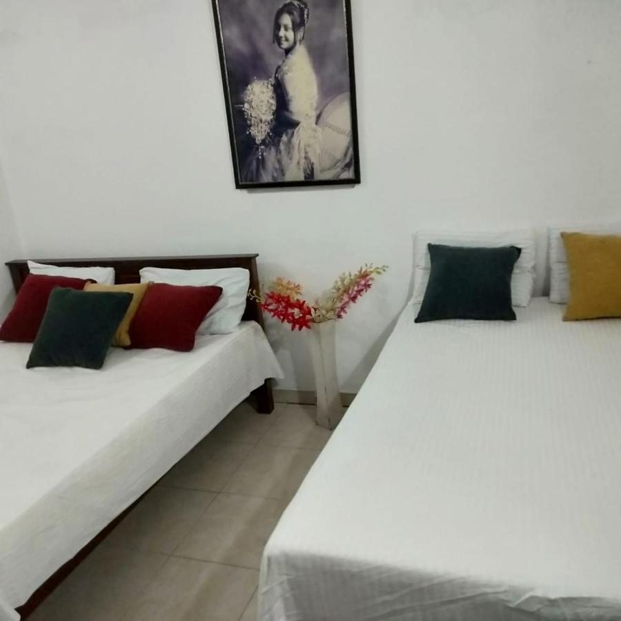 Hellen Homestay Негомбо Екстер'єр фото