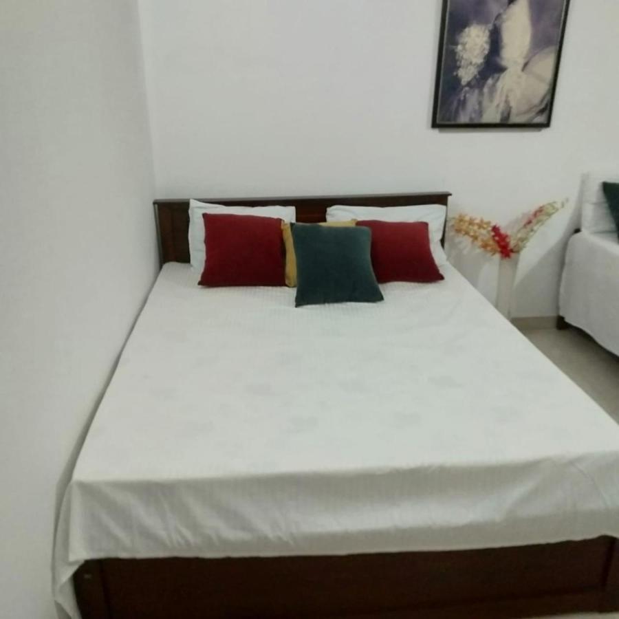 Hellen Homestay Негомбо Екстер'єр фото
