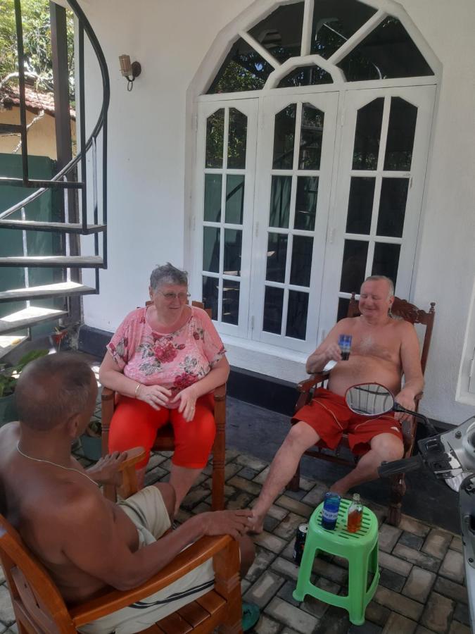 Hellen Homestay Негомбо Екстер'єр фото